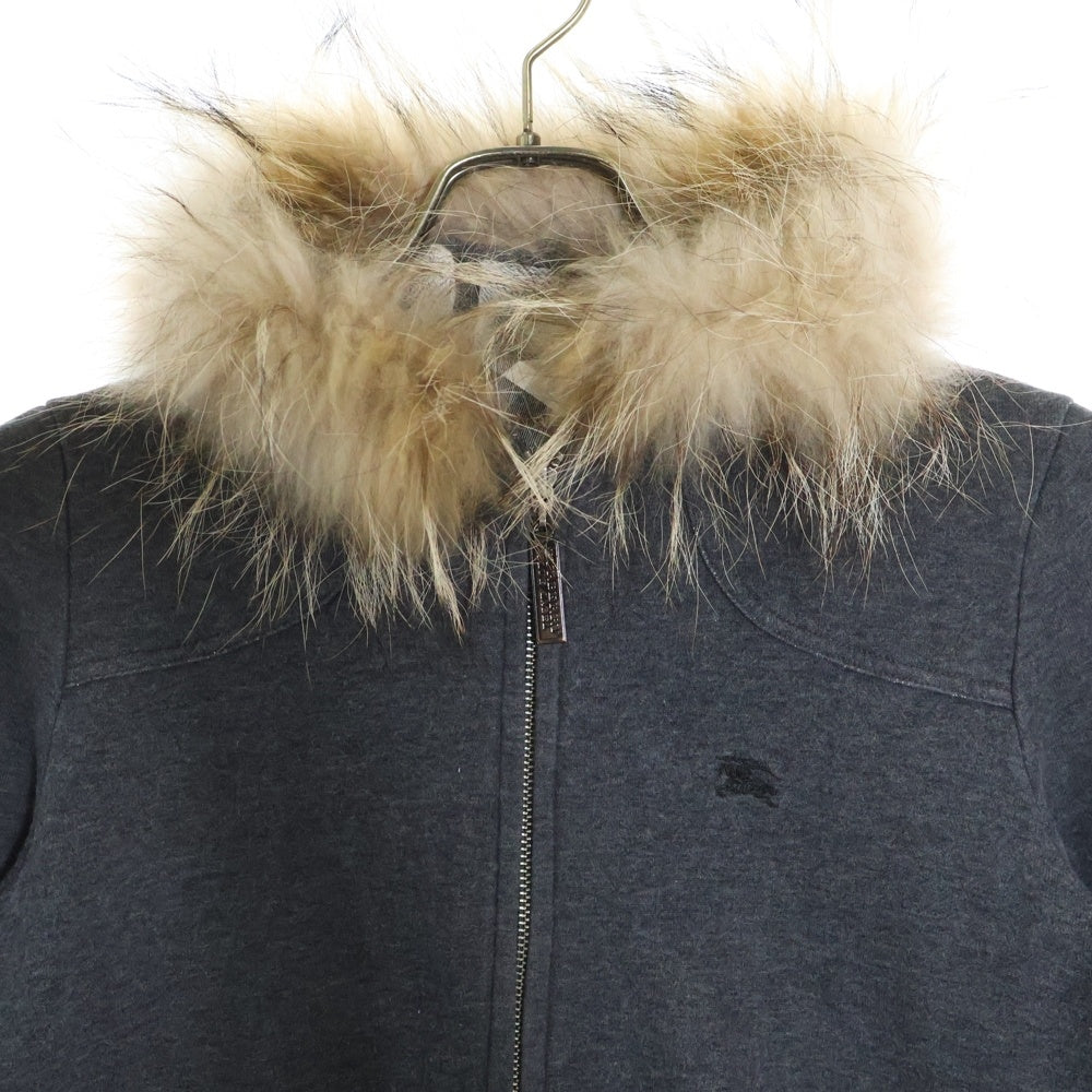 BURBERRY BLUE LABEL(バーバリーブルーレーベル) ラクーンファー ロゴエンブロイダリー ジップアップパーカー スウェット グレー FAF88-619-07