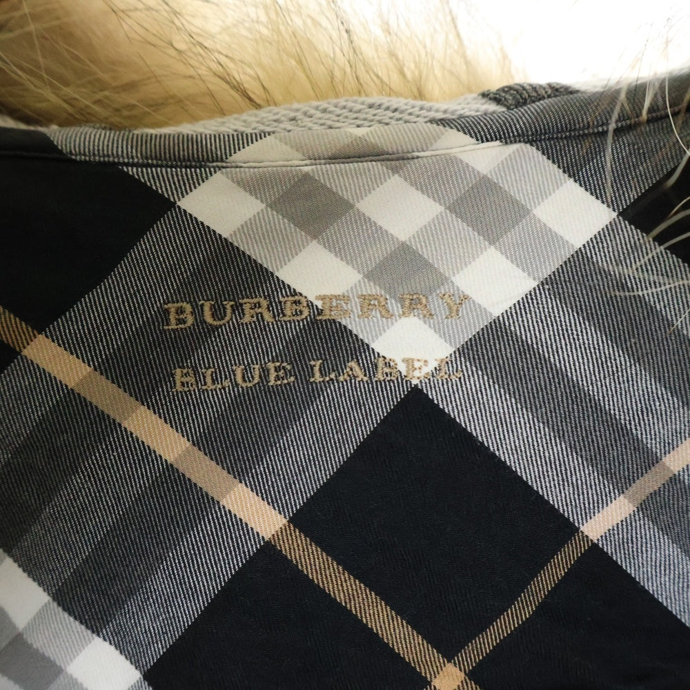 BURBERRY BLUE LABEL(バーバリーブルーレーベル) ラクーンファー ロゴエンブロイダリー ジップアップパーカー スウェット グレー FAF88-619-07