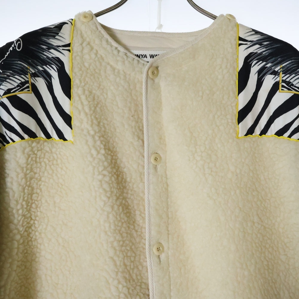 JUNYA WATANABE COMME des GARCONS(ジュンヤワタナベ コムデギャルソン) 21AW ×VERSACE AD2021 LONG BOMBER JACKET ヴェルサーチ バックメデューサ柄 ロング ボアフリース 袖切替 ボンバージャケット カーキ/ベージュ JH-J024