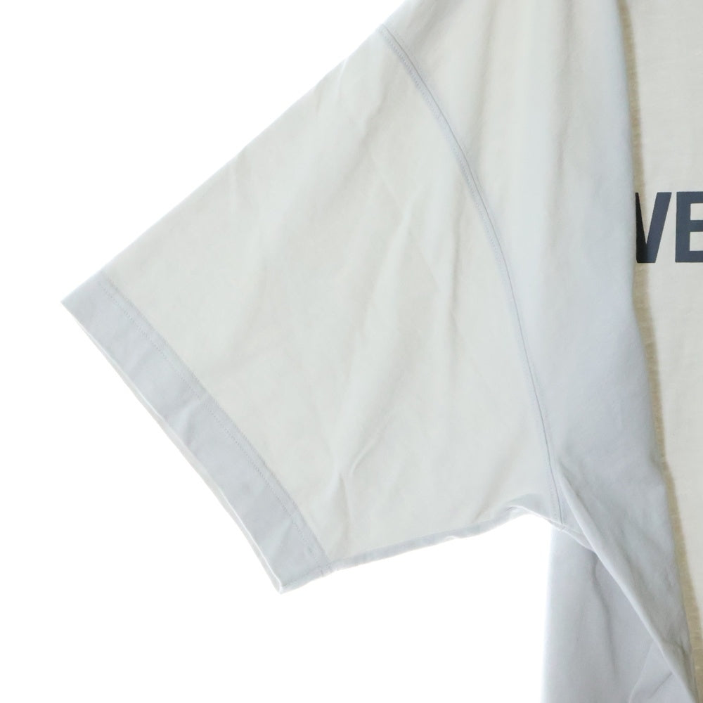 VETEMENTS(ヴェトモン) 23SS ロゴプリント クルーネック ショートスリーブ カットソー 半袖 Tシャツ グレー UE63TR700X