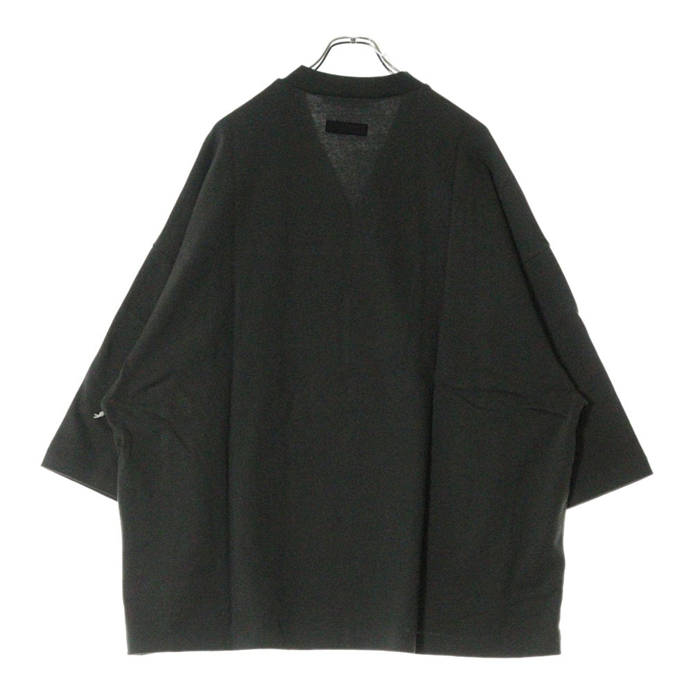 FEAR OF GOD ESSENTIALS(フィアオブゴッド エッセンシャルズ) FOOTBALL TEE フットボール フロントロゴ Vネック半袖Tシャツ カットソーカーキ