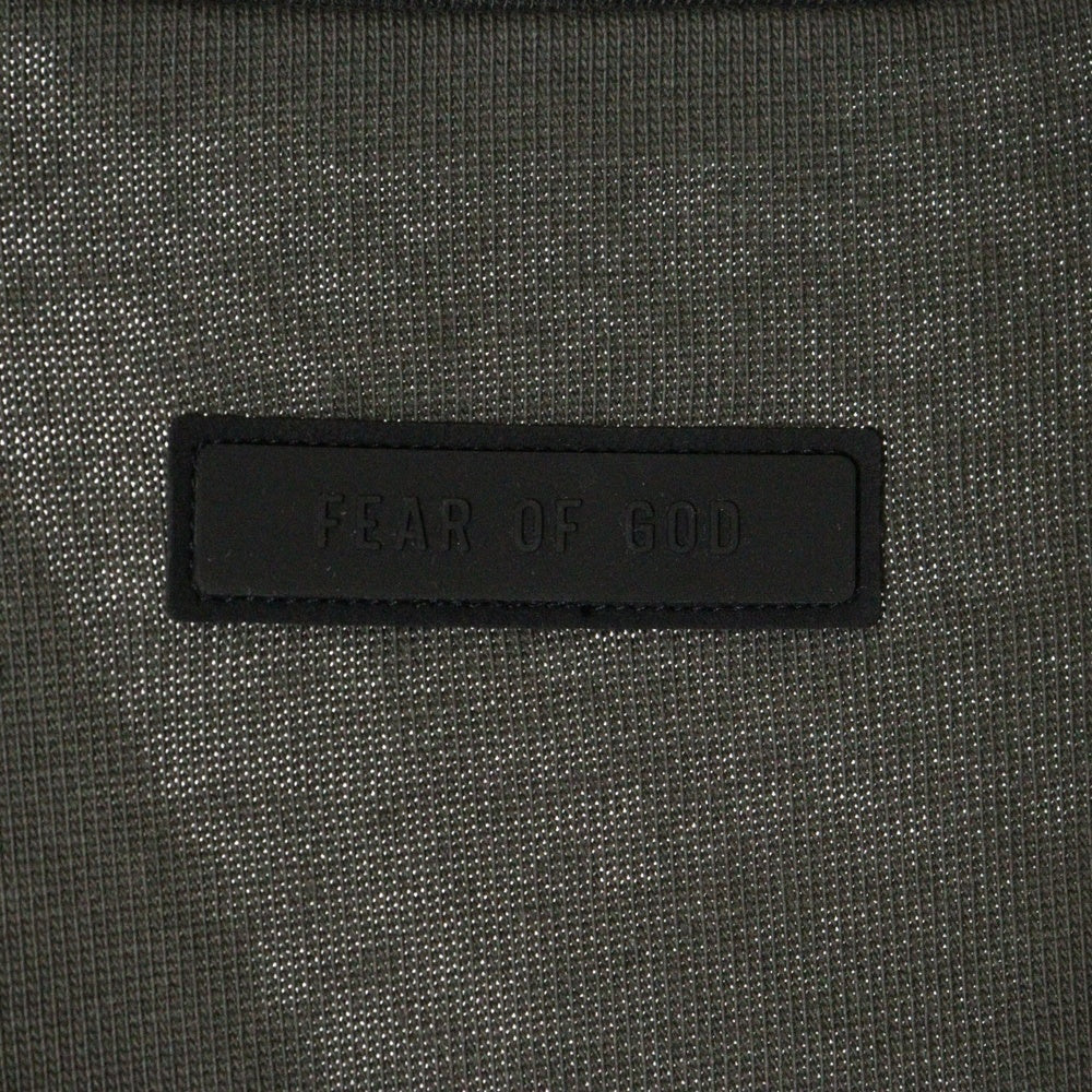 FEAR OF GOD ESSENTIALS(フィアオブゴッド エッセンシャルズ) FOOTBALL TEE フットボール フロントロゴ Vネック半袖Tシャツ カットソーカーキ