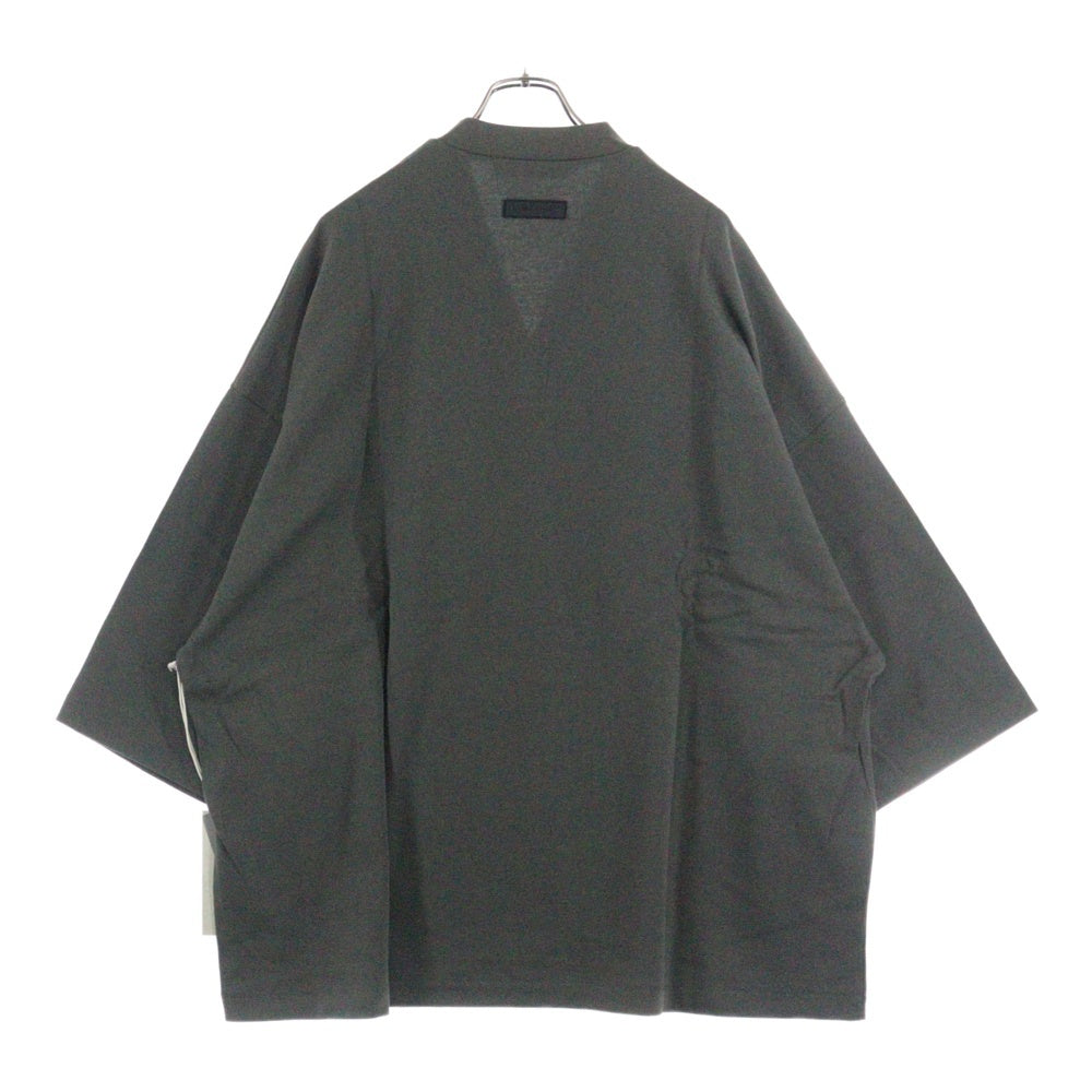FEAR OF GOD ESSENTIALS(フィアオブゴッド エッセンシャルズ) FOOTBALL TEE フットボール フロントロゴ Vネック半袖Tシャツ カットソーカーキ