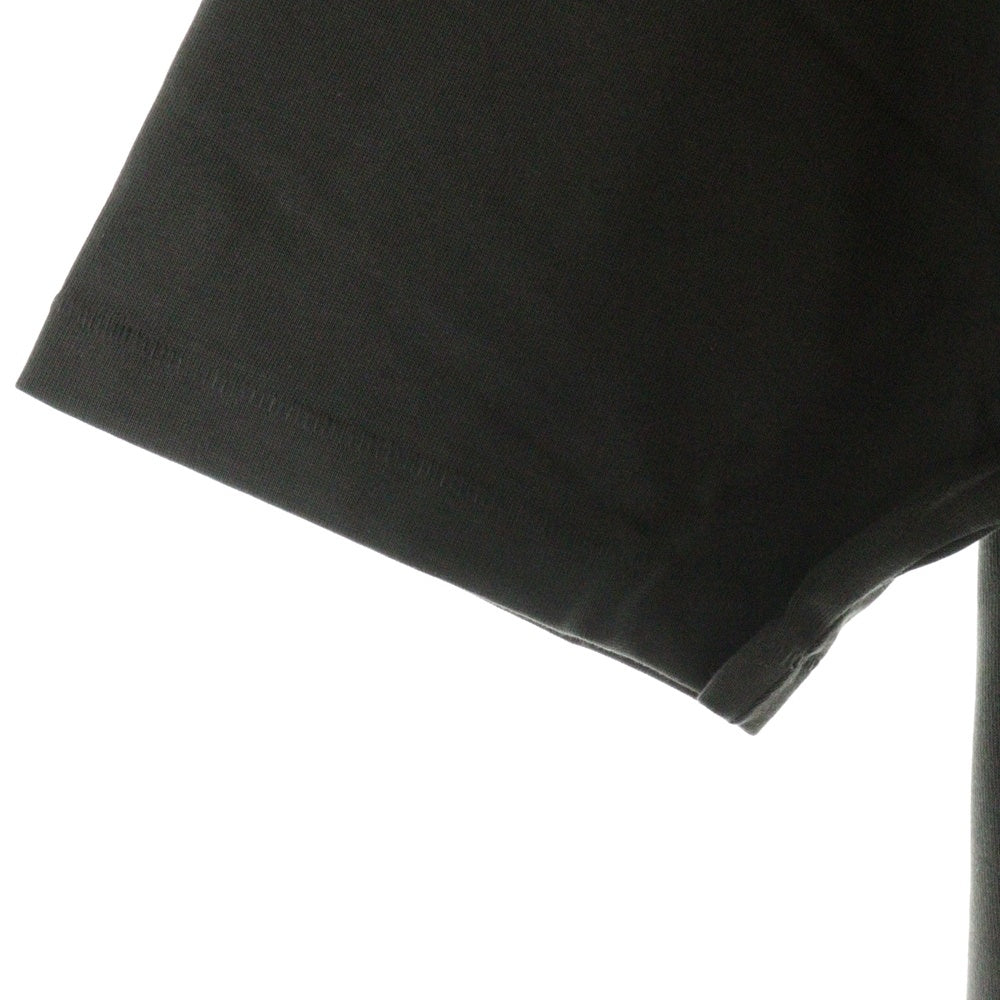 FEAR OF GOD ESSENTIALS(フィアオブゴッド エッセンシャルズ) FOOTBALL TEE フットボール フロントロゴ Vネック半袖Tシャツ カットソーカーキ