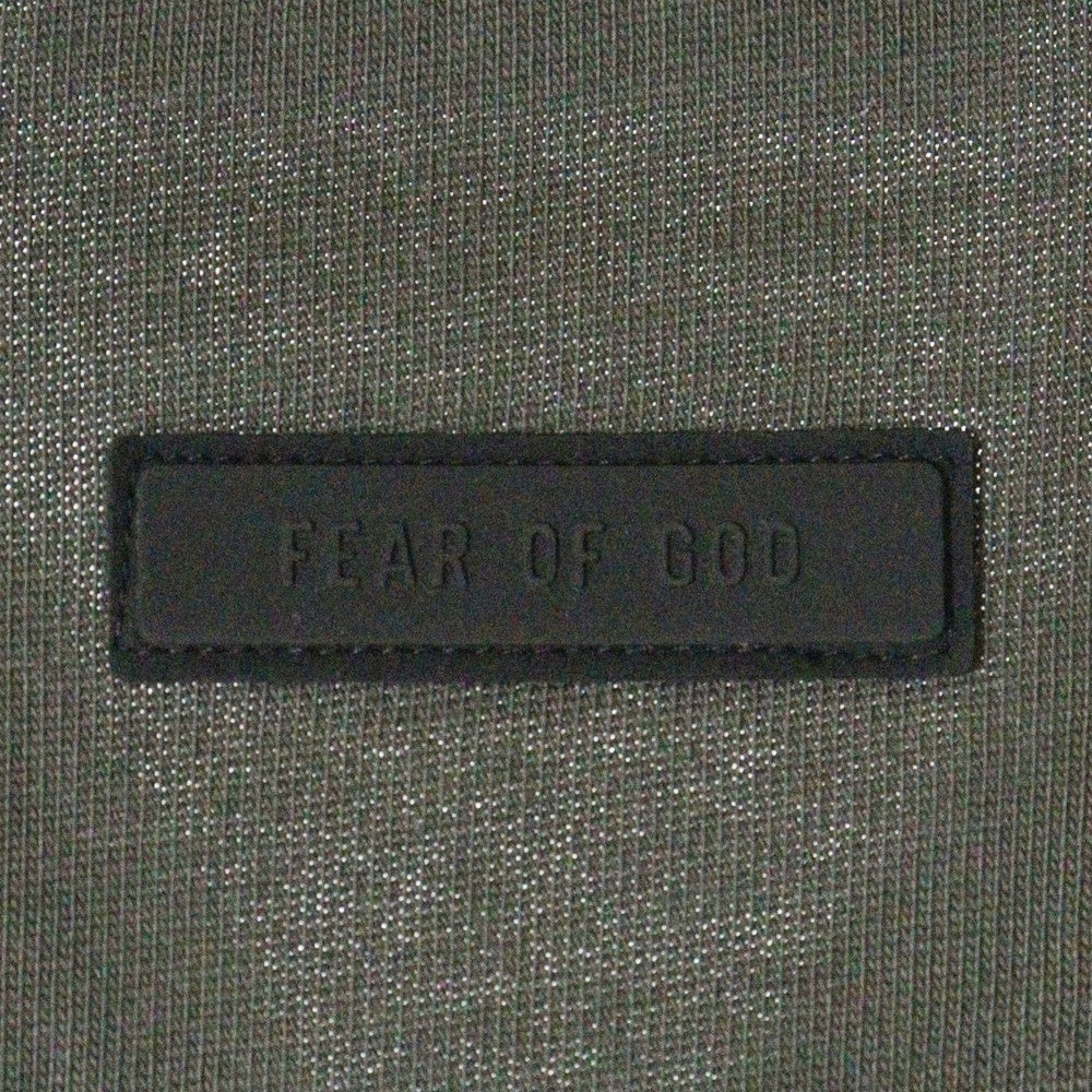FEAR OF GOD ESSENTIALS(フィアオブゴッド エッセンシャルズ) FOOTBALL TEE フットボール フロントロゴ Vネック半袖Tシャツ カットソーカーキ