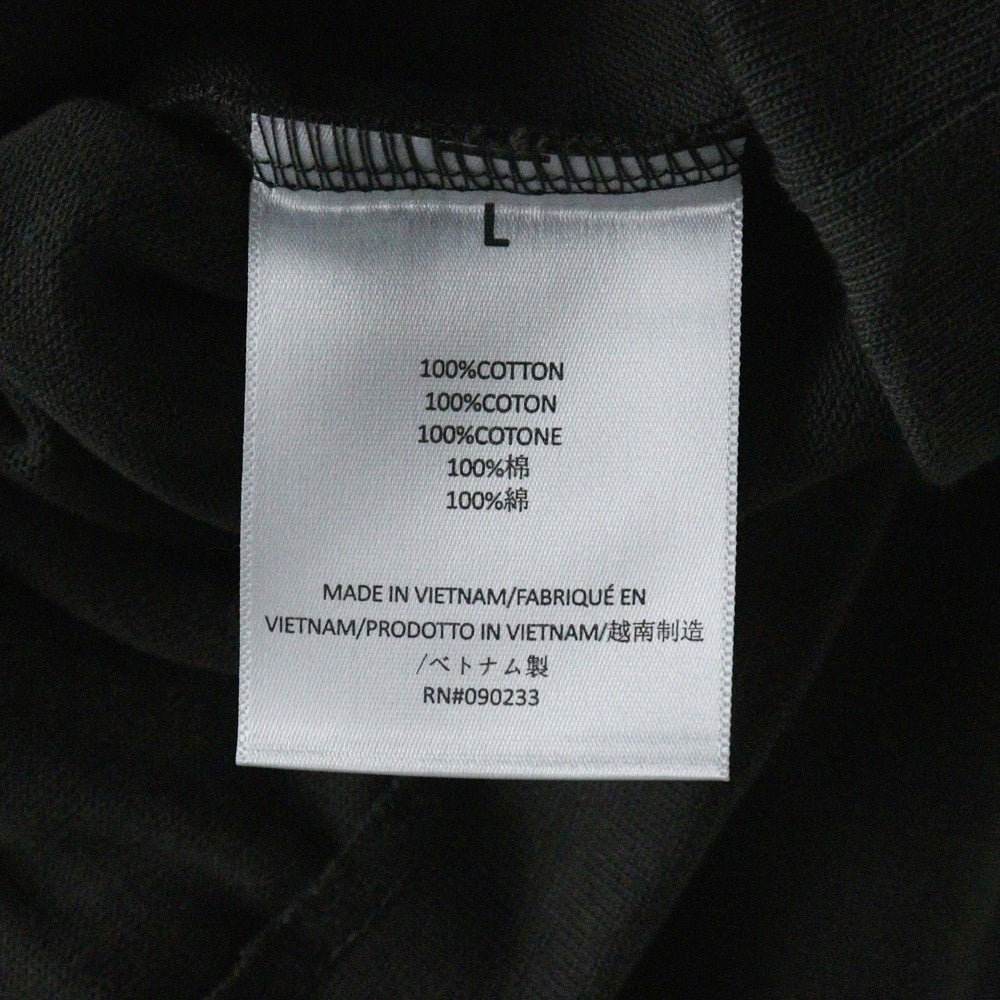 FEAR OF GOD ESSENTIALS(フィアオブゴッド エッセンシャルズ) FOOTBALL TEE フットボール フロントロゴ Vネック半袖Tシャツ カットソーカーキ