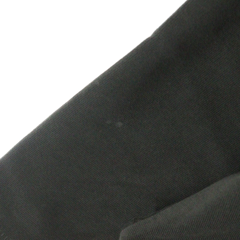 FEAR OF GOD ESSENTIALS(フィアオブゴッド エッセンシャルズ) FOOTBALL TEE フットボール フロントロゴ Vネック半袖Tシャツ カットソーカーキ