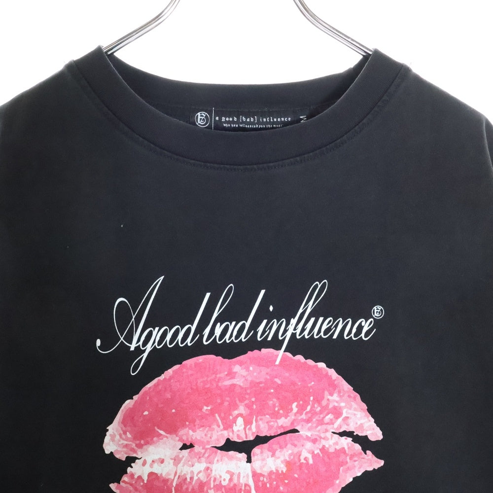 A GOOD BAD INFLUENCE(アグッドバッドインフレンス) KISS OF LIFE TEE キスオブライフ フロントプリントTシャツ 半袖クルーネックカットソー ブラック