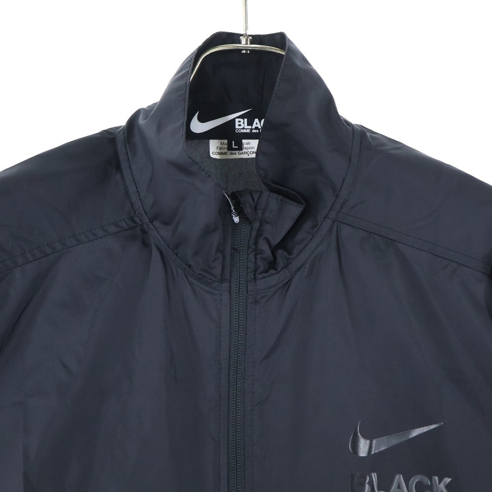NIKE(ナイキ) 20AW AD2020 ×BLACK COMME des GARCONS ブラックコムデギャルソン スタンドカラー バックプリント ナイロンジャケット ブラック 1F-J102