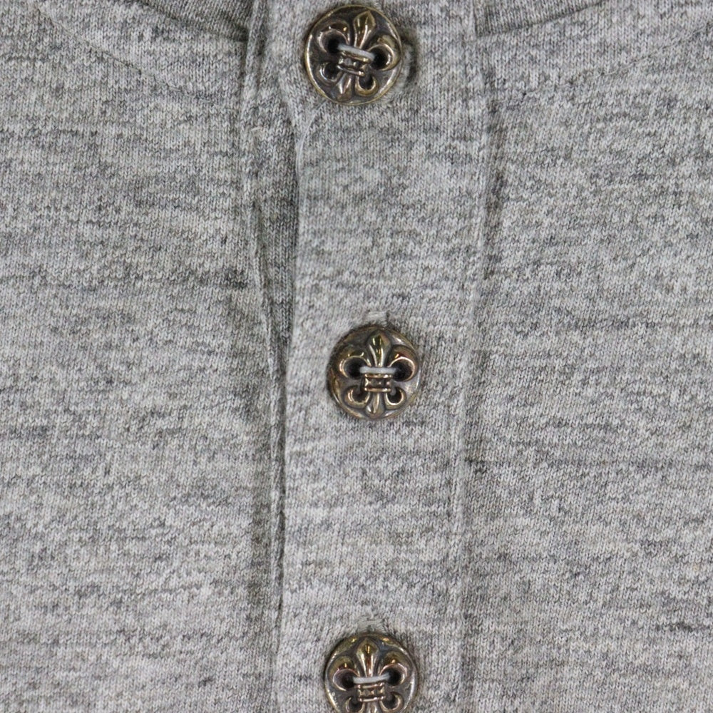 CHROME HEARTS(クロムハーツ) BSフレア ボタン セメタリークロスパッチ ヘンリーネック 半袖Tシャツ カットソー グレー