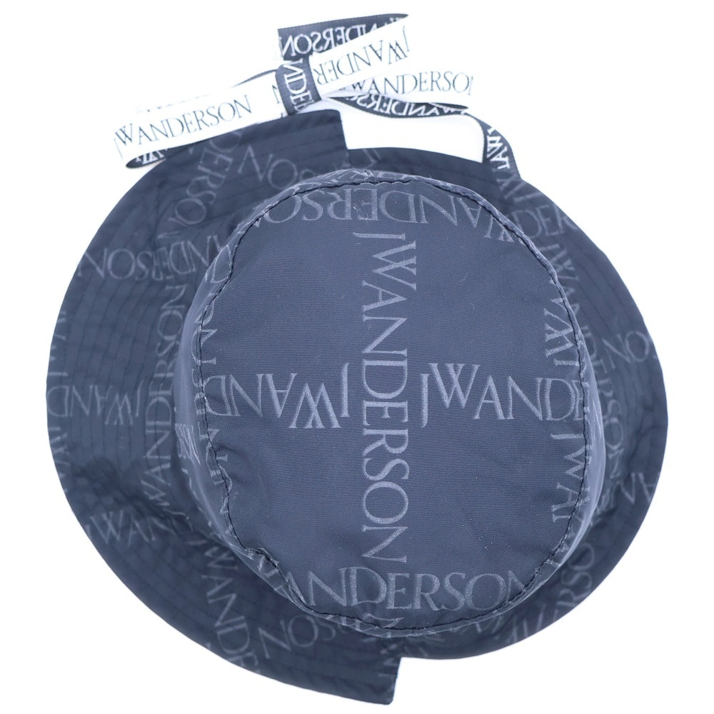 J.W.ANDERSON(ジェー ダブリュー アンダーソン) テープロゴ付き コットン バケットハット 帽子 ブラック AC0101FA0134999