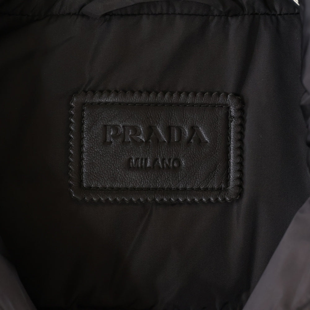 PRADA(プラダ) トライアングルロゴプレート レザースイッチング ダウンベスト ブラウン 29X536 S132 Q04