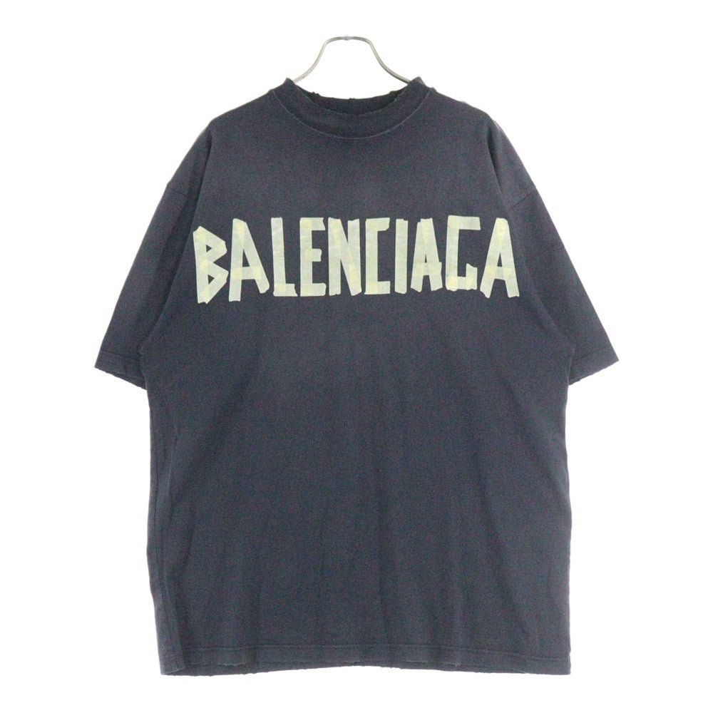 BALENCIAGA(バレンシアガ) 23SS TAPE TYPE MEDIUM FIT TEE デストロイ加工 テープロゴ ミディアムフィットTシャツ 半袖クルーネックカットソー ブラック 739784 TOVA9