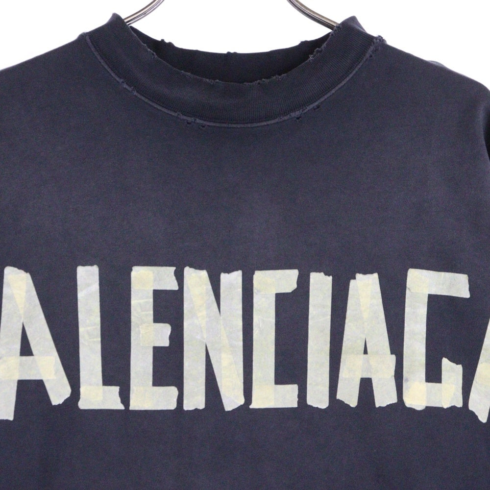 BALENCIAGA(バレンシアガ) 23SS TAPE TYPE MEDIUM FIT TEE デストロイ加工 テープロゴ ミディアムフィットTシャツ 半袖クルーネックカットソー ブラック 739784 TOVA9
