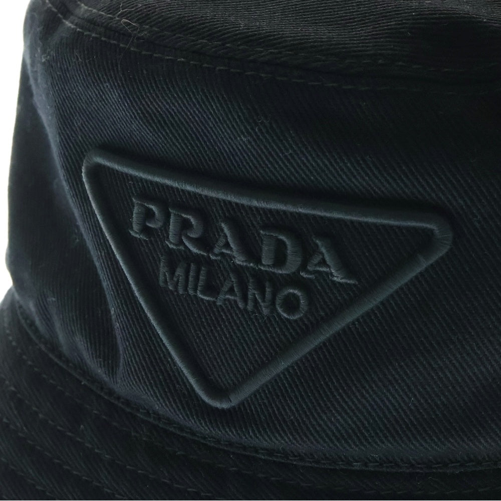 PRADA(プラダ) エンブロイダリー トライアングル ロゴ バケットハット 帽子 ブラック 2HC137