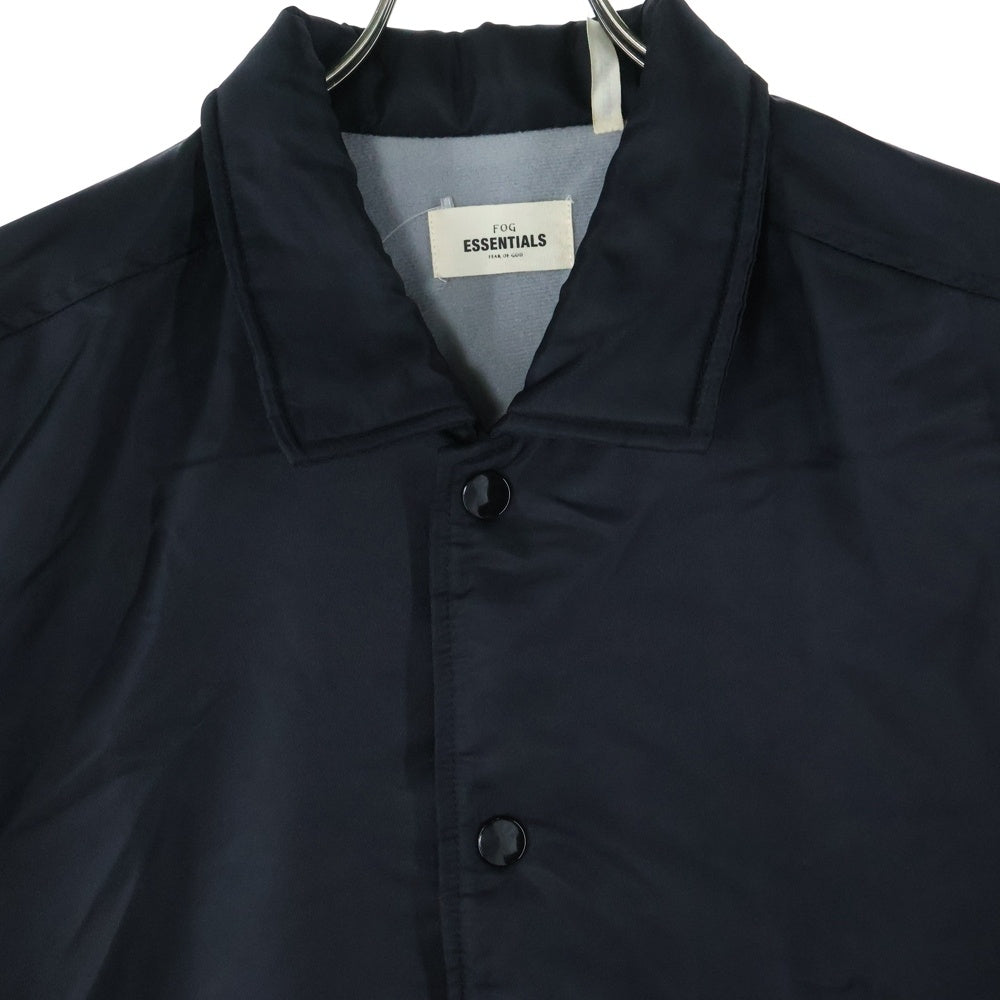 FEAR OF GOD ESSENTIALS(フィアオブゴッド エッセンシャルズ) バッグロゴプリント 裏起毛 ナイロンコーチジャケット ブラック