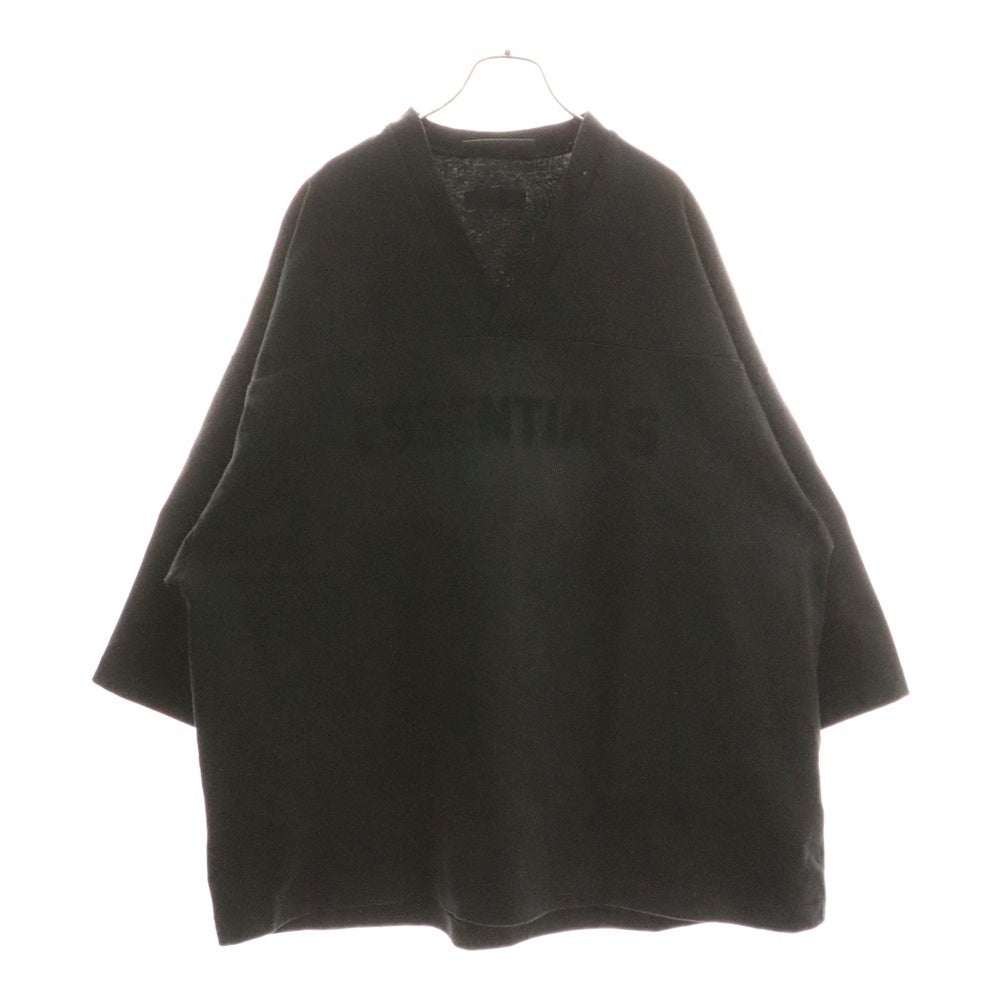 ESSENTIALS FEAR OF GOD(エッセンシャル フィアオブゴッド) FOOTBALL TEE フロントロゴデザイン Vネック 半袖Tシャツ ブラック