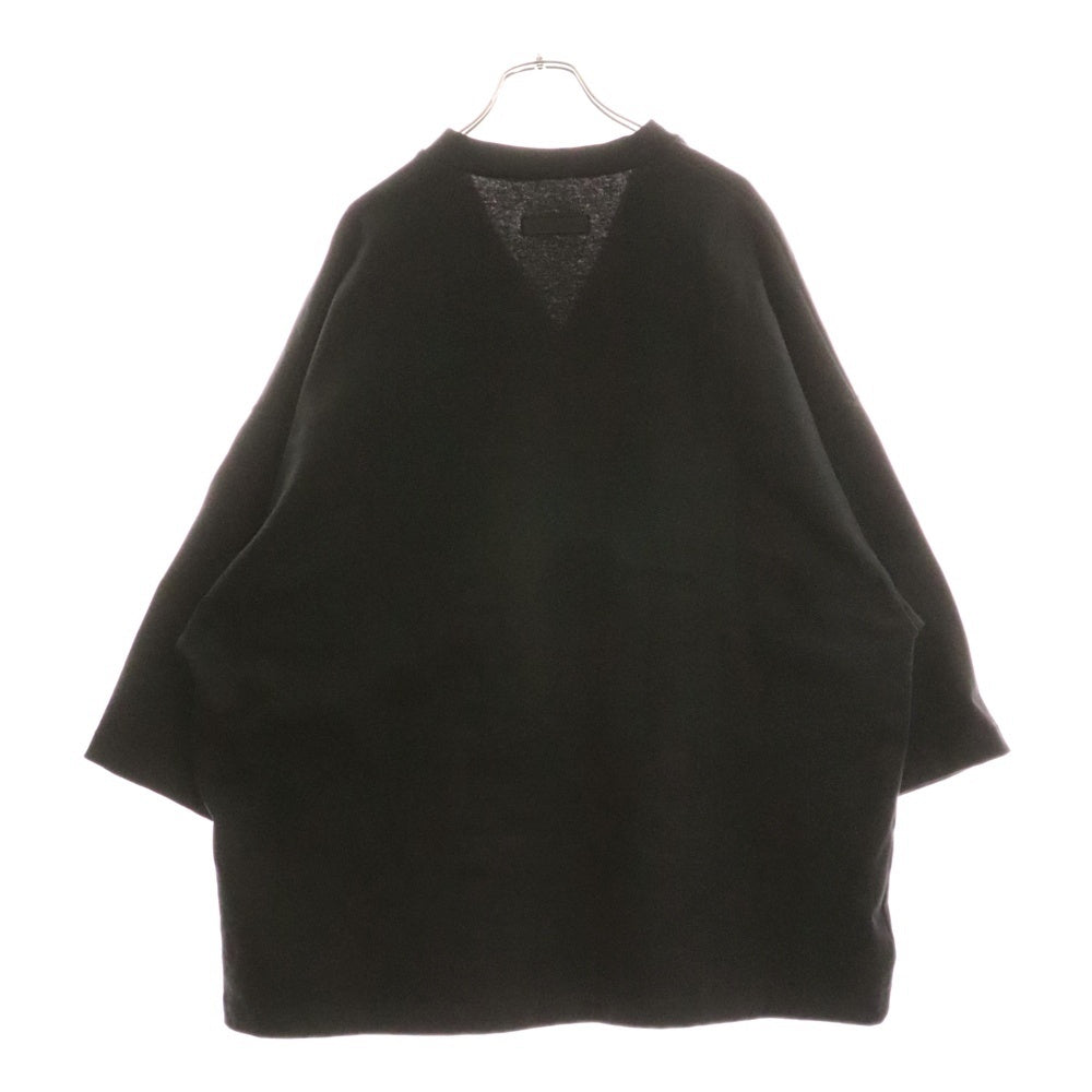ESSENTIALS FEAR OF GOD(エッセンシャル フィアオブゴッド) FOOTBALL TEE フロントロゴデザイン Vネック 半袖Tシャツ ブラック