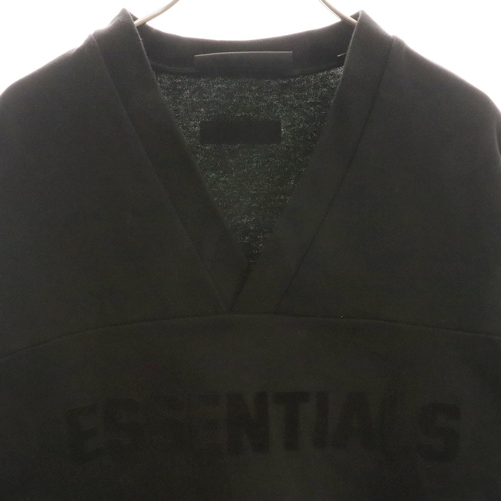 ESSENTIALS FEAR OF GOD(エッセンシャル フィアオブゴッド) FOOTBALL TEE フロントロゴデザイン Vネック 半袖Tシャツ ブラック