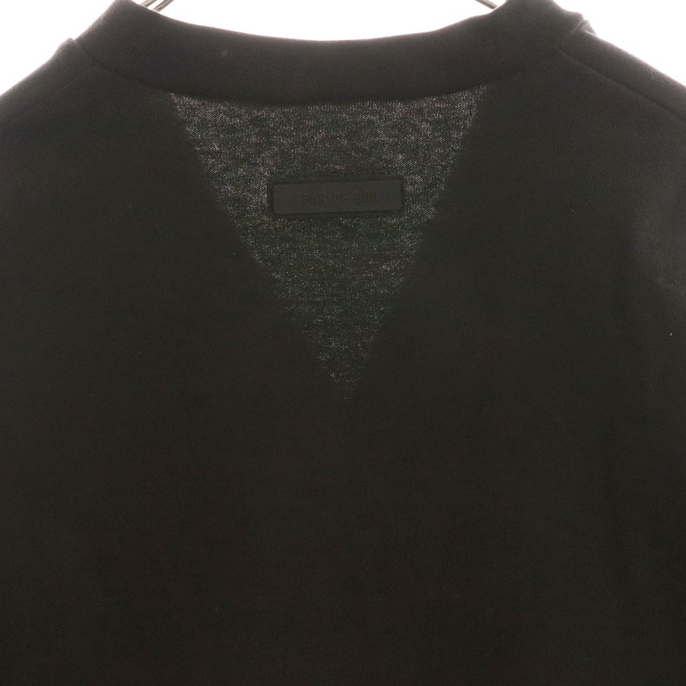 ESSENTIALS FEAR OF GOD(エッセンシャル フィアオブゴッド) FOOTBALL TEE フロントロゴデザイン Vネック 半袖Tシャツ ブラック
