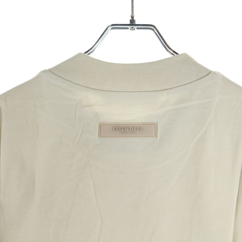 ESSENTIALS FEAR OF GOD(エッセンシャル フィアオブゴッド) Essentials Tee Wheat エッセンシャル ウィート ロゴプリント 半袖Tシャツ カットソー ベージュ 125BT212007F