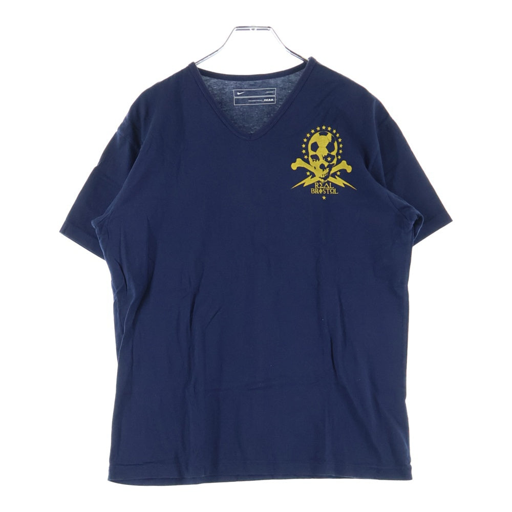 F.C.R.B./F.C.Real Bristol/FCRB(エフシーアールビー/エフシーレアルブリストル) ×NIKE ナイキ 胸スカルロゴTシャツ 半袖Vネックカットソー ネイビー 319136