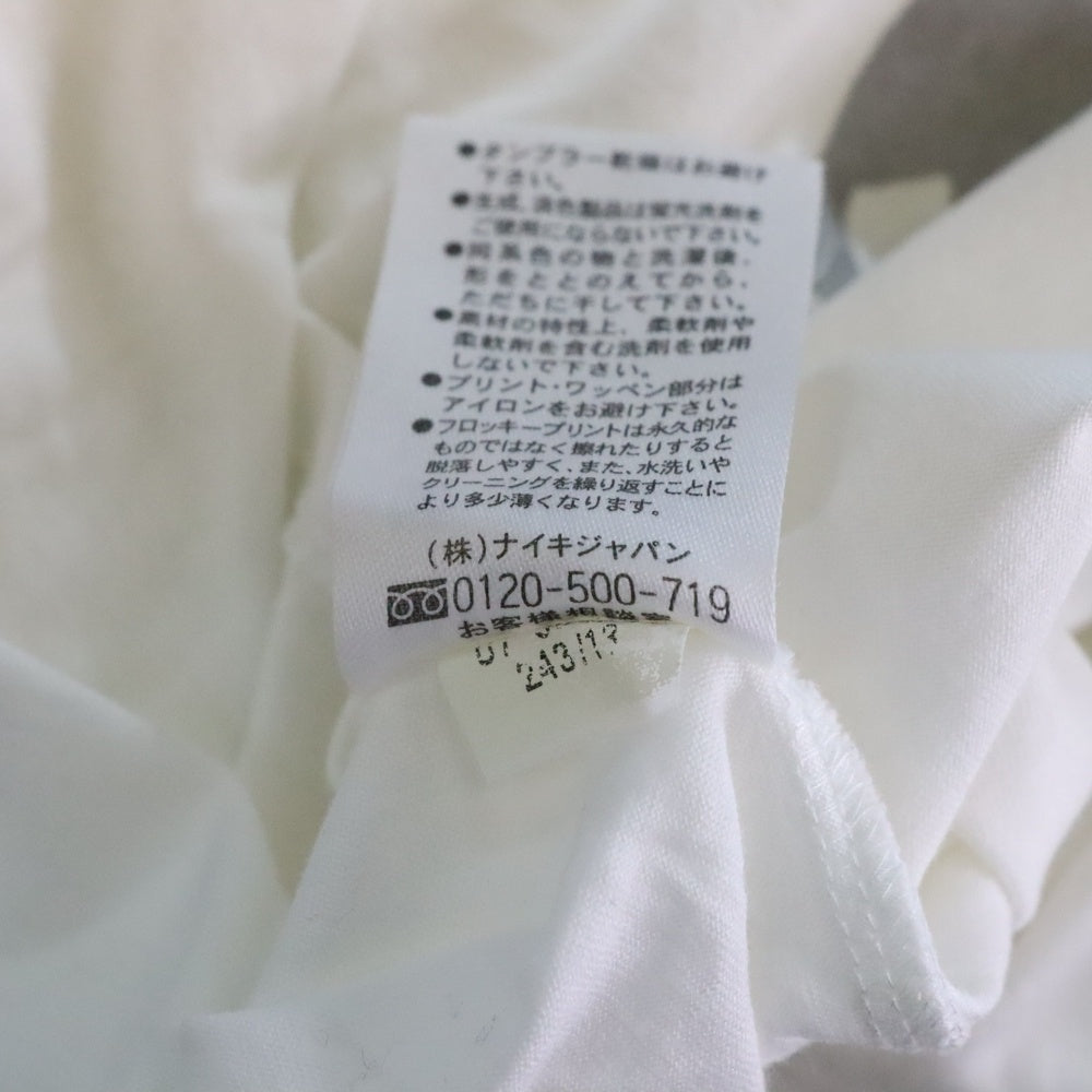 F.C.R.B./F.C.Real Bristol/FCRB(エフシーアールビー/エフシーレアルブリストル) ×NIKE ナイキ 胸スカルプリントTシャツ 半袖Vネックカットソー ホワイト 243713