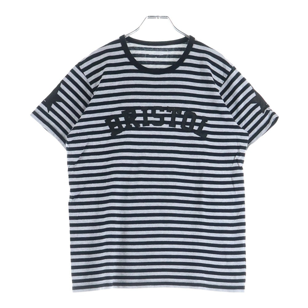F.C.R.B./F.C.Real Bristol/FCRB(エフシーアールビー/エフシーレアルブリストル) ワッペンロゴデザイン ボーダー クルーネックカットソー 半袖Tシャツ グレー/ブラック FCRB-145007