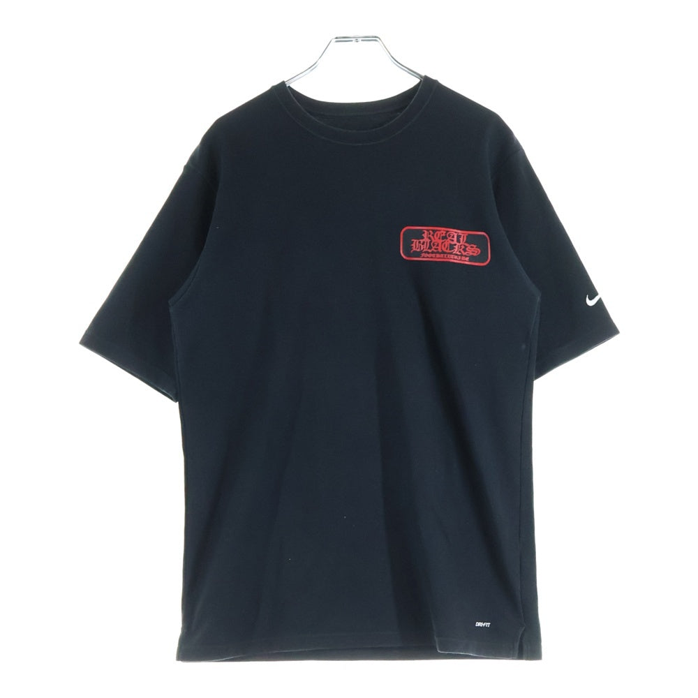 F.C.R.B./F.C.Real Bristol/FCRB(エフシーアールビー/エフシーレアルブリストル) ×NIKE REAL BLACKS ULTRAS TEE ナイキ リアルブラックス 胸スクリプトプリント半袖Tシャツ 216949