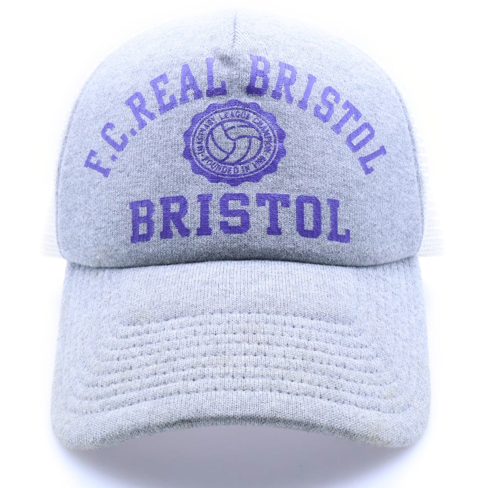 F.C.R.B./F.C.Real Bristol/FCRB(エフシーアールビー/エフシーレアルブリストル) ×NIKE ナイキ カレッジロゴプリント コットンメッシュキャップ 帽子 グレー/ホワイト 319036
