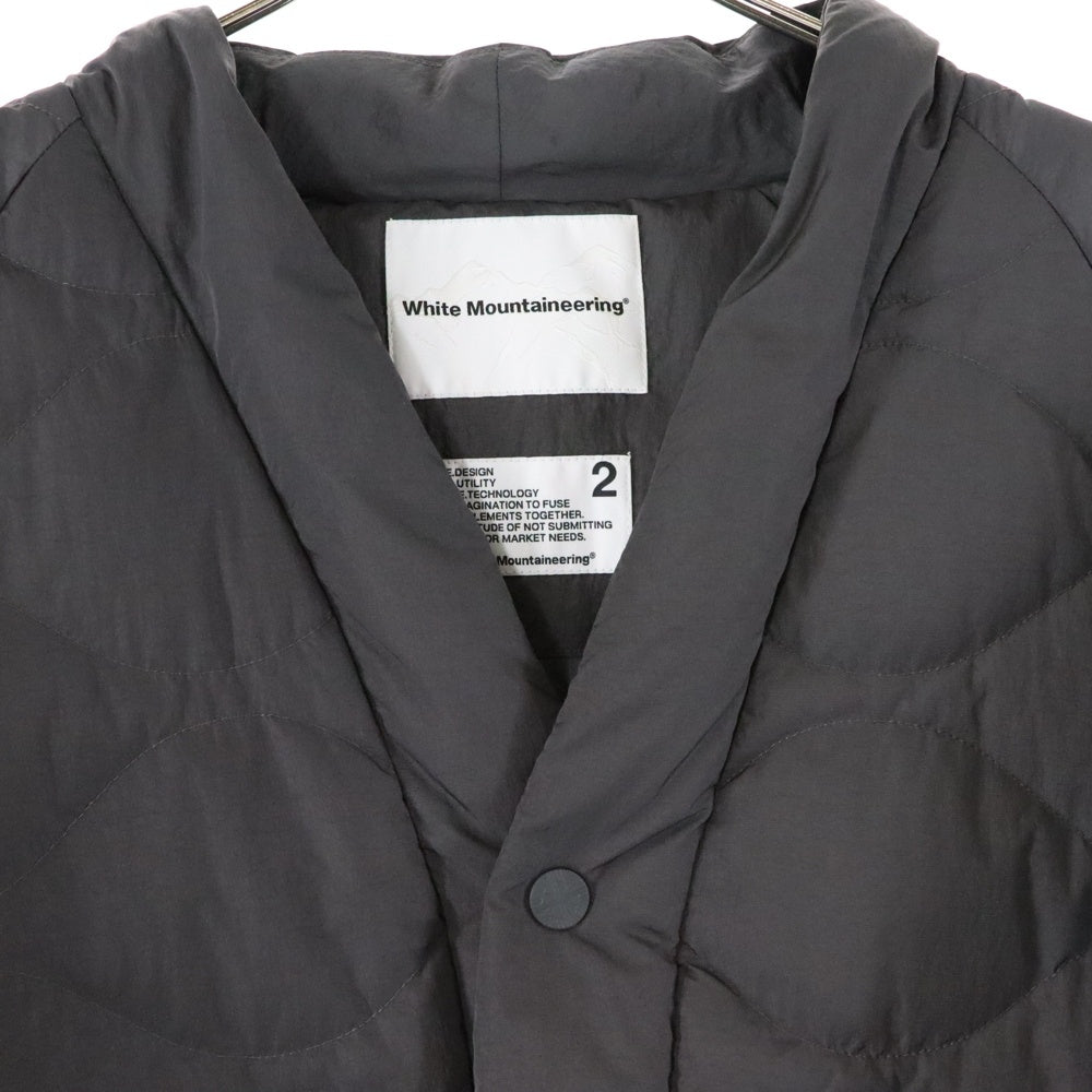 White Mountaineering(ホワイトマウンテニアリング) ×TAION QUILTED HANTEN タイオン キルテッド ハンテン ノーカラー ナイロンダウンジャケット チャコールグレー WM2273217
