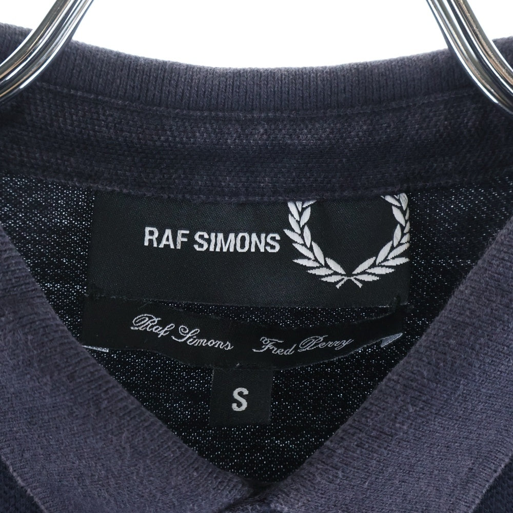 FRED PERRY(フレッドペリー) ×RAF SIMONS ラフシモンズ ロゴエンブロイダリー レギュラーカラー 半袖ポロシャツ ブラック/グリーン WC2E8BU