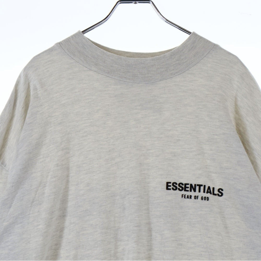FEAR OF GOD ESSENTIALS(フィアオブゴッド エッセンシャルズ) L/S T-SHIRT フロントラバーロゴ コットン 長袖Tシャツ カットソー ライトグレー