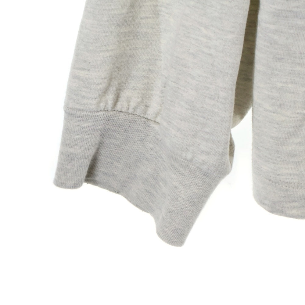 FEAR OF GOD ESSENTIALS(フィアオブゴッド エッセンシャルズ) L/S T-SHIRT フロントラバーロゴ コットン 長袖Tシャツ カットソー ライトグレー