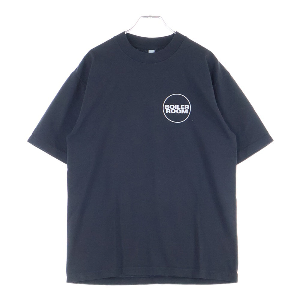 BOILER ROOM(ボイラールーム) BOILER ROOM ボイラールーム バックロゴ 半袖Tシャツ ブラック