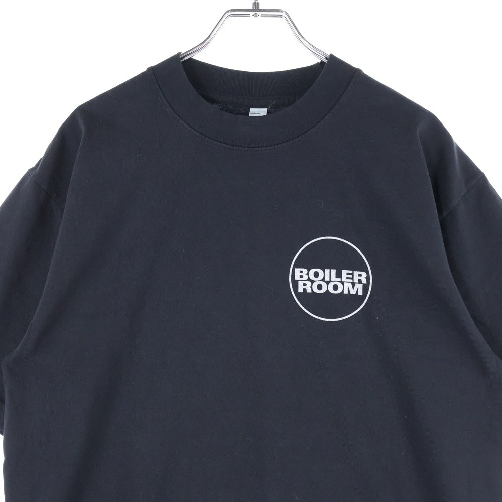 BOILER ROOM(ボイラールーム) BOILER ROOM ボイラールーム バックロゴ 半袖Tシャツ ブラック