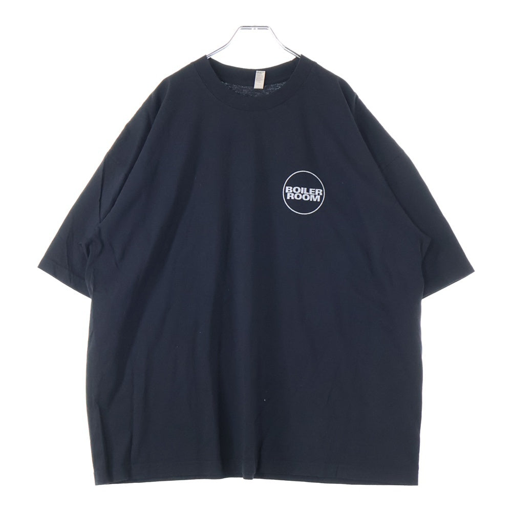 BOILER ROOM(ボイラールーム) BOILER ROOM ボイラールーム バックロゴ 半袖Tシャツ ブラック