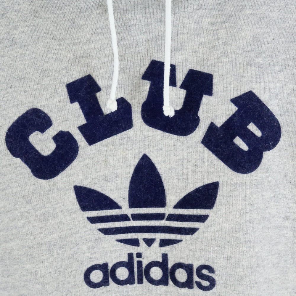 adidas(アディダス) フロントロゴデザイン カンガルーポケット フーデッド スウェット パーカー グレー ACB-252