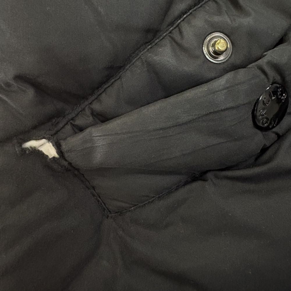 MONCLER(モンクレール) ROUSSEAU GIUBBOTTO マルチポケット フーデッドダウンジャケット ブラック 020914134500 69833