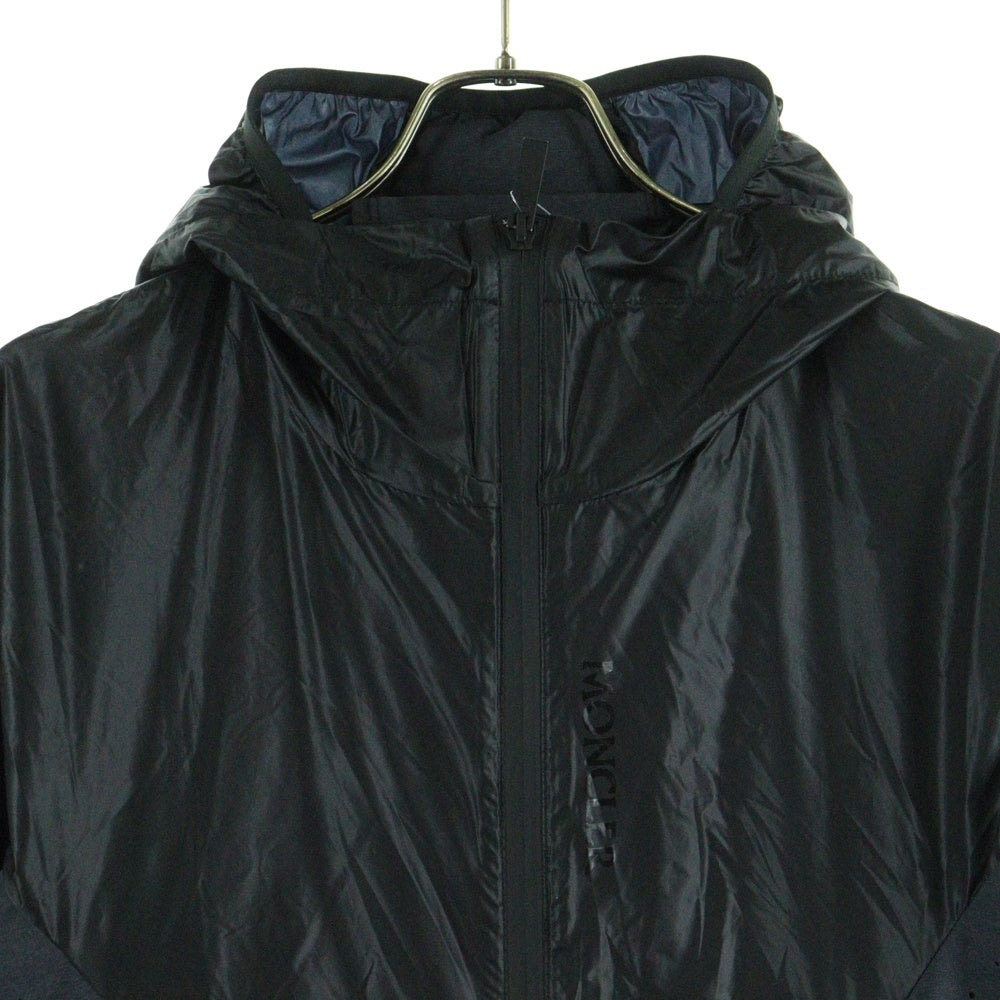 MONCLER(モンクレール) 21SS HUIT GIUBBOTTO ユイット ジュボット フロントロゴデザイン ダブルポケット ジップアップ フーデッド ナイロンジャケット ブラック G10911B10700