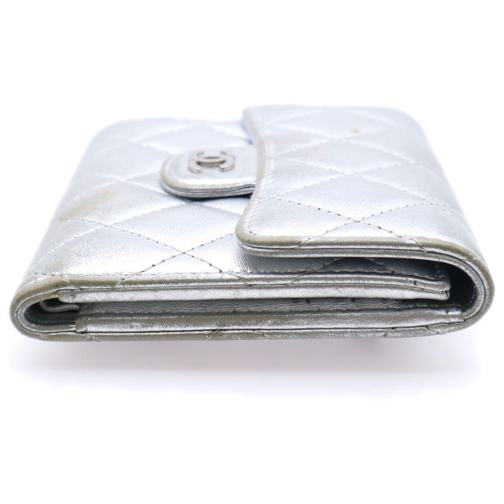 CHANEL(シャネル) マトラッセ クラシック スモール フラップ ウォレット 三つ折り財布 シルバー AP0231