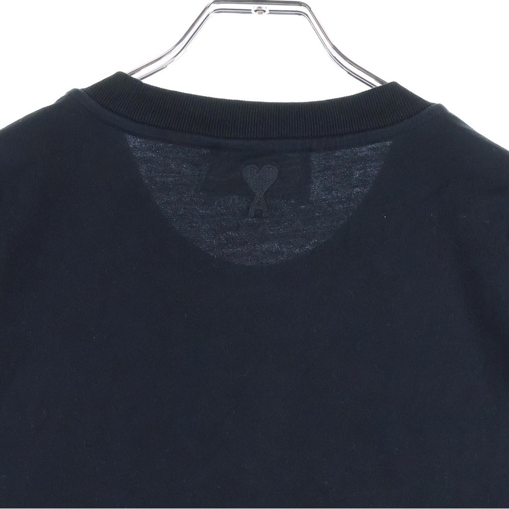 ami paris(アミパリス) ロゴプリント バックハートエンブロイダリー クルーネック半袖Tシャツ カットソー ブラック UTS024.726