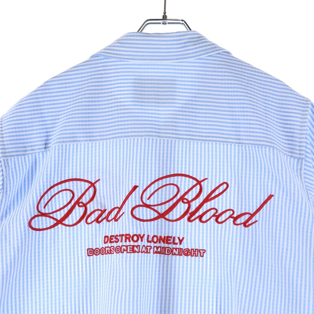 NO BRAND(ノーブランド) BADBLOOD バッドブラッド フロント刺繍 ナイロンストレッチ ストライプ柄 半袖シャツ ホワイト/ブルー