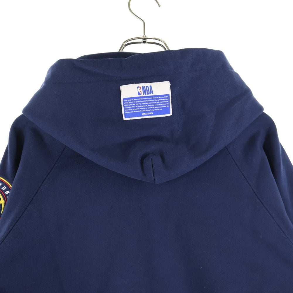 WIND AND SEA(ウィンダンシー) 23AW ×NBA Denver Nuggets エヌビーエー デンバー ナゲッツ ロゴエンブロイダリー ジップアップフーデットパーカー ネイビー/イエロー WDS-C-NBAPO-23-Q4-03