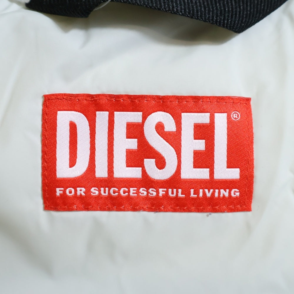 DIESEL(ディーゼル) W-ROLFYS-SL Dロゴパッチ ジップアップ ダウンベスト ライトグレー A10602