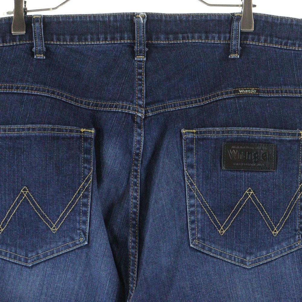 Wrangler(ラングラー) ブラックロゴパッチ ボタンフライ ストレートデニムパンツ インディゴ W34533