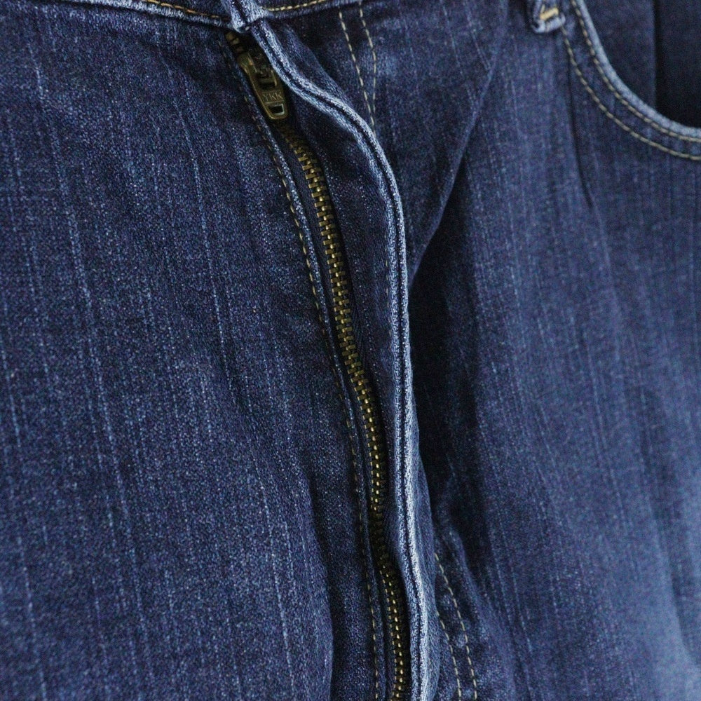 Wrangler(ラングラー) ブラックロゴパッチ ボタンフライ ストレートデニムパンツ インディゴ W34533