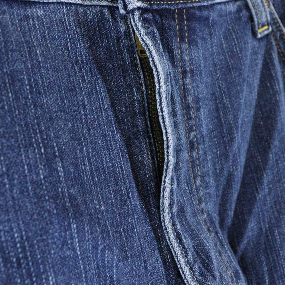 Wrangler(ラングラー) ブラウンロゴパッチ ボタンフライ ストレートデニムパンツ インディゴ W0383