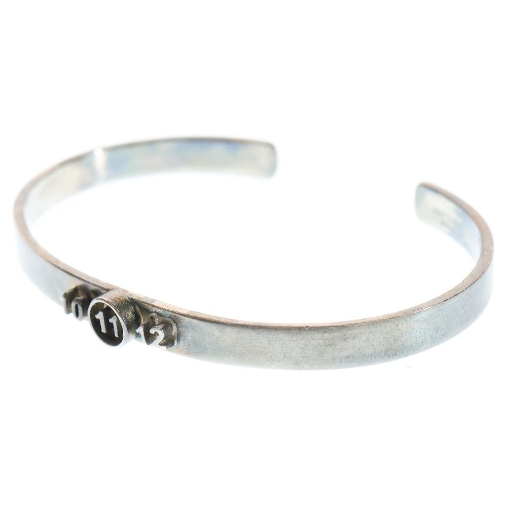 Maison Margiela 11(メゾンマルジェラ11) 平打ち カレンダー ロゴ バングル ブレスレット シルバー SM1UY0053 SV0092