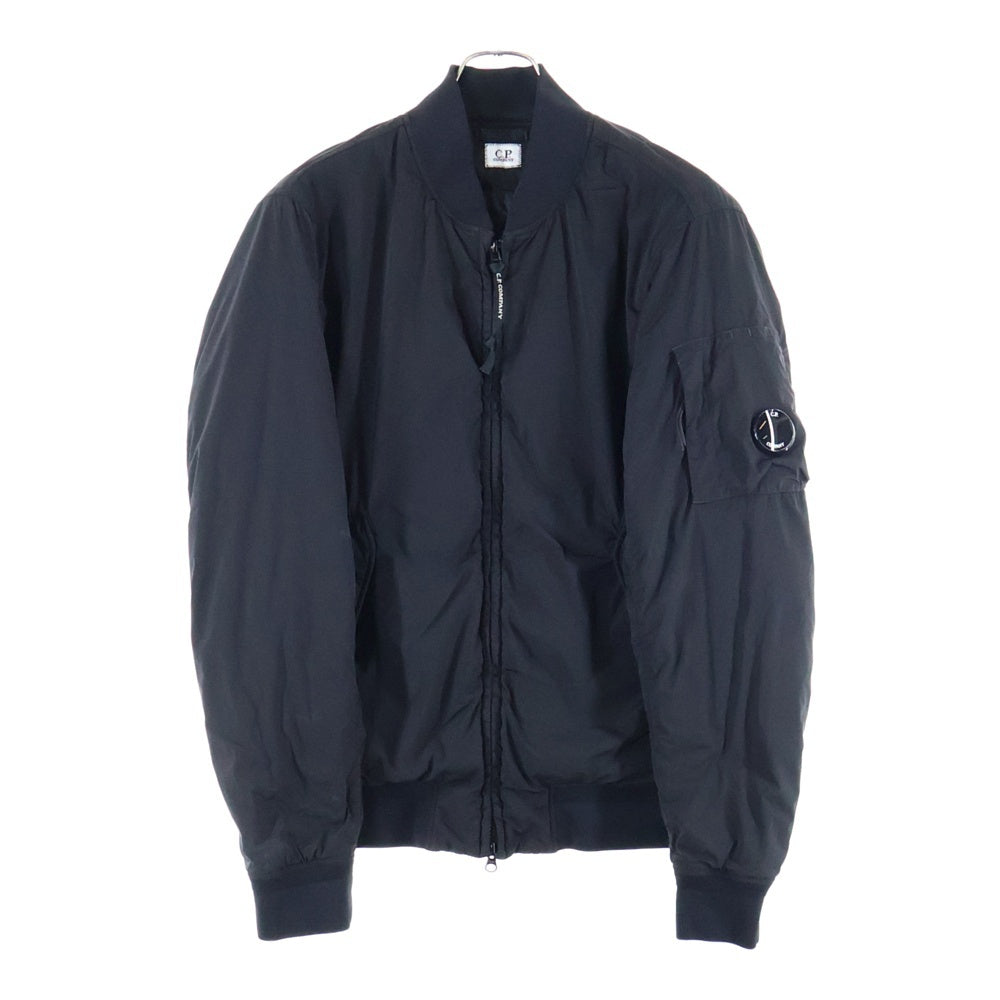 C.P. Company(シーピーカンパニー) NYCRA-R BOMBER JACKET BLACK ロゴパッチ ナイロン ボンバージャケット ブルゾン ブラック 13CMOW249A